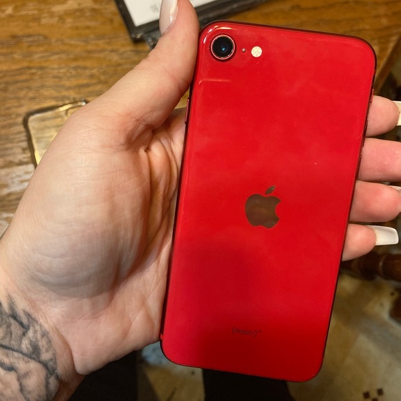 iPhone SE - Picture 2 of 3